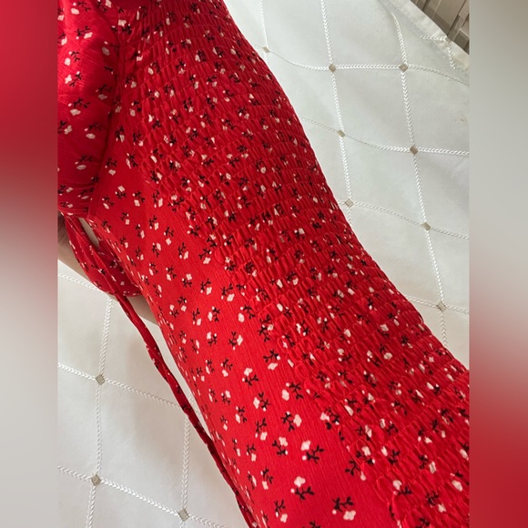 Gab & Kate Red off the shoulder dress - Picture 7 of 7